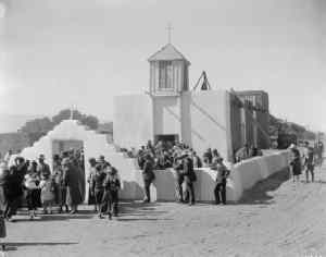 Taos_Pueblo_Mission__H.S._Poley__1925_Denver_Public_Library.jpg (297x234 -- 37644 bytes)