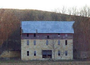 DoniphanCoBarn-11-03-Weiser.jpg (254x183 -- 44786 bytes)