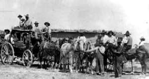 Stagecoach-1925-DenverPublicLibrary.jpg (383x205 -- 12290 bytes)