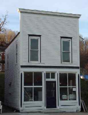 whitecloud-mainstbldg2-11-03-weiser.jpg (245x316 -- 42447 bytes)