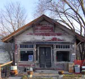 whitecloud-mainstbldg5-11-03-weiser.jpg (255x240 -- 62777 bytes)