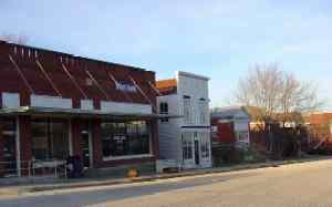 whitecloud-mainstscene2-11-03-weiser.jpg (267x167 -- 40379 bytes)
