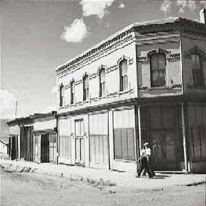 Leadville_Stores2.1941.Marion.Post.Wolcott.LOC.jpg (300x300 -- 13937 bytes)