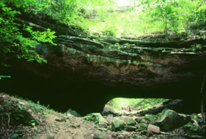 HaHaParkNaturalBridge.jpg (300x202 -- 21907 bytes)