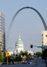 St. Louis Courthouse framed by the St. Louis