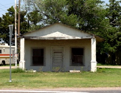Closed Service Station in Conway, Texas