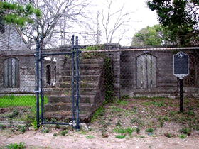 &nbsp;Fort Maison Rouge