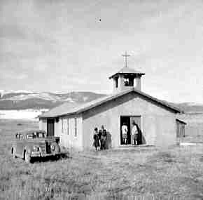 Eagle_Nest_Church__John_Collier__1943__LC-USW3-_018842-E.jpg (246x242 -- 6301 bytes)
