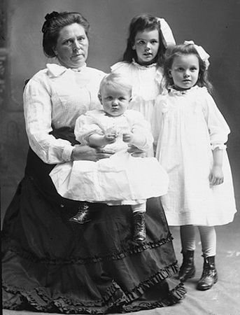 Belle Gunness and Children