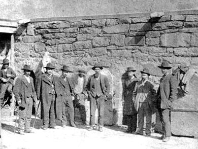 J.J. Webb, shackled in the center of the photo, next to his jailers at the Old Town Jail in Las Vegas, New Mexico. 