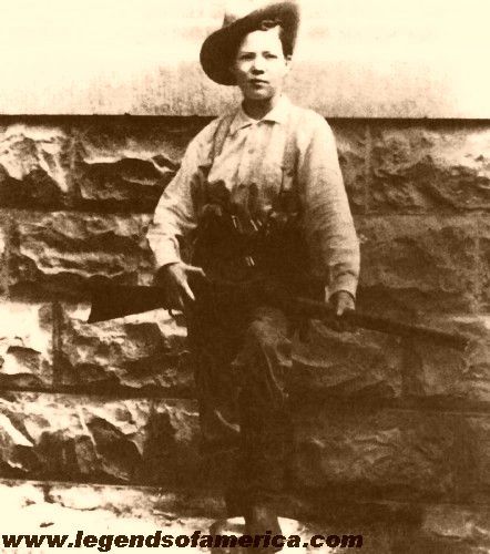 Pearl Hart often dressed in men's clothing