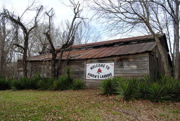 Original barn at the Bridgeport Plantation near Edwards, Mississippi