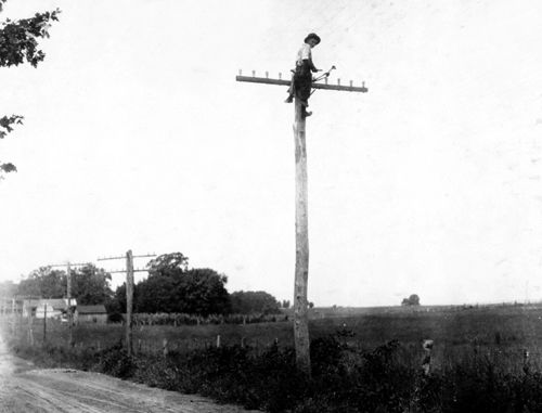 Telegraph lineman, 1916.
