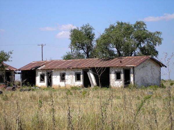 An old lodging facility at Jericho, Texas, by Kathy Weiser-Alexander, 2007.