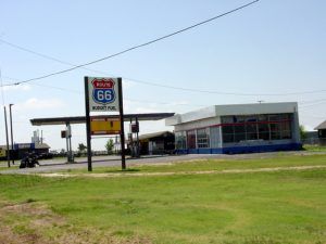 Conway, Texas Service Station, Kathy Weiser-Alexander, 2004.