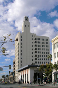 The art deco Bay City Building in Santa Monica, Callifornia was finished in 1930. The 13-story skyscraper topped with a huge four-faced clock still stands on the western end of Route 66. Photo by Kathy Alexander.
