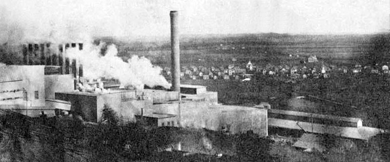 United Kansas Portland Cement Company with the town of Le Hunt in the background, about 1910.